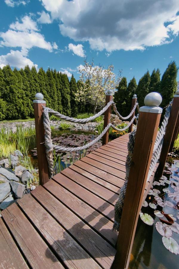 Penzion Lucs Heľpa エクステリア 写真